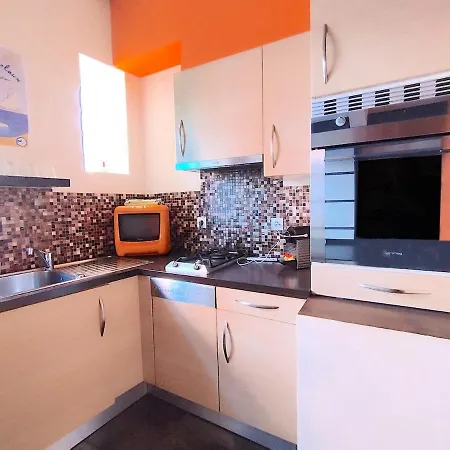 Centre Historique, 50 M Plage, Calme, Clim, Wifi Apartment *