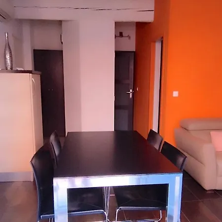 Apartment Centre Historique, 50 M Plage, Calme, Clim, Wifi *